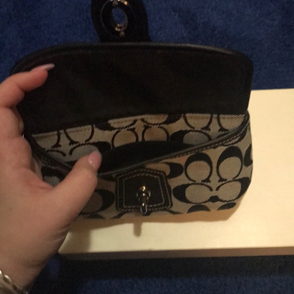 NWT Coach Wristlet - Picture 2 of 8